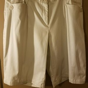 Cato Ladies Shorts Size 18W💞👀